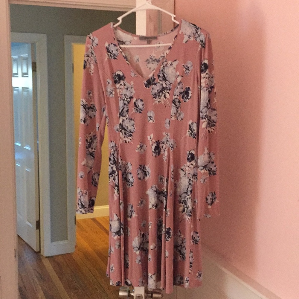 Pretty flower dress!